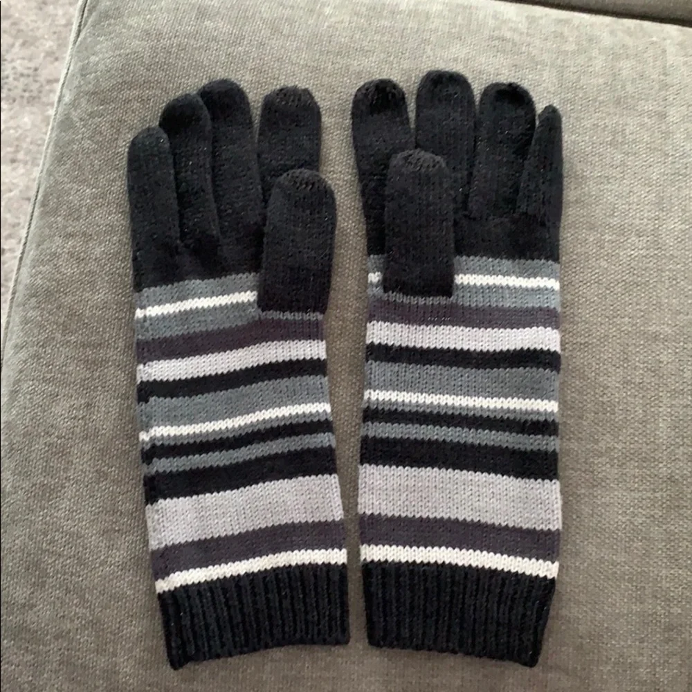 Kensie striped knit gloves.
